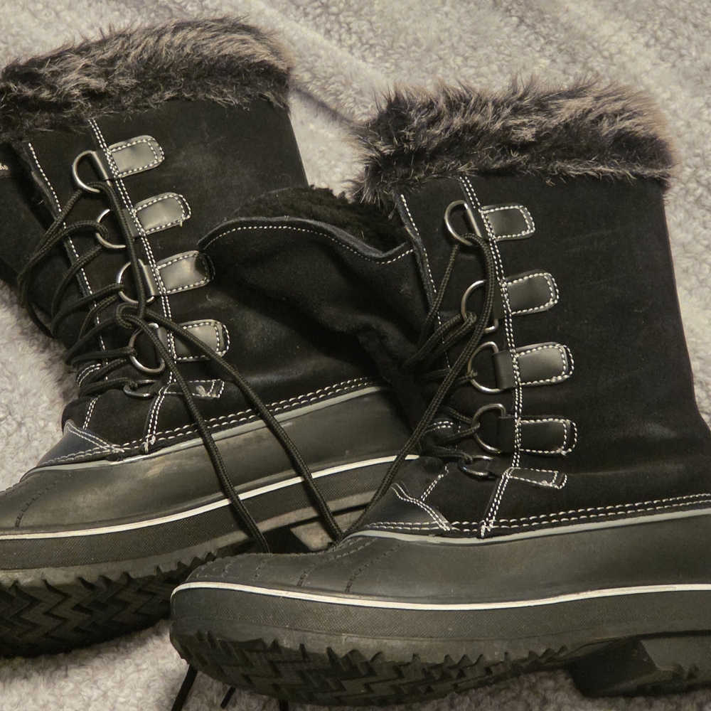 Women's Black Lace-Up Winter Boots